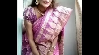 Desi bhabhi show her Pussy
